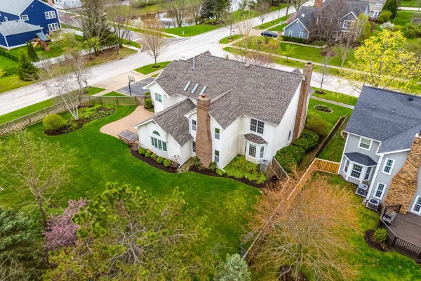 $1,050,000 | 383 Barnswallow Lane, Vernon Hills, IL 60061