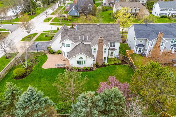 $1,050,000 | 383 Barnswallow Lane, Vernon Hills, IL 60061
