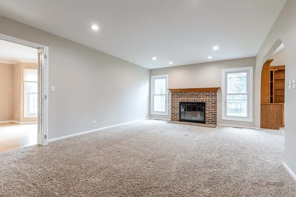 $1,050,000 | 383 Barnswallow Lane, Vernon Hills, IL 60061