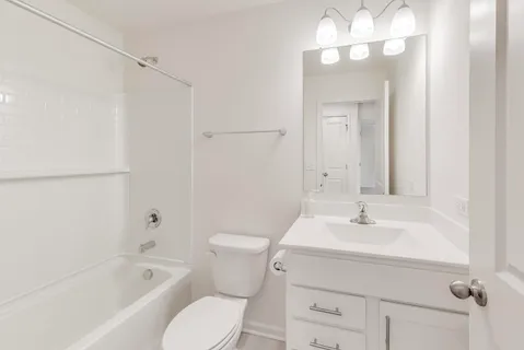 $605,000 | 2251 Venture Drive, Schaumburg, IL 60173