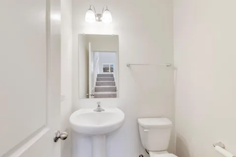 $605,000 | 2251 Venture Drive, Schaumburg, IL 60173