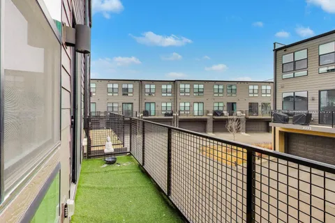 $605,000 | 2251 Venture Drive, Schaumburg, IL 60173