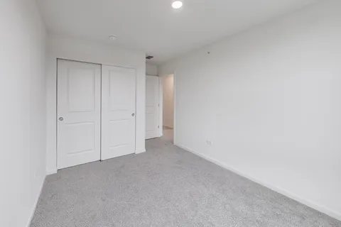 $605,000 | 2251 Venture Drive, Schaumburg, IL 60173