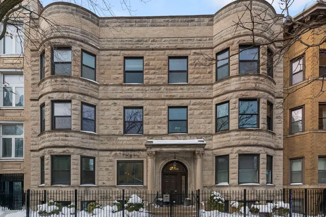 $590,000 | 4026 North Clarendon Avenue, Unit 1S, Chicago, IL 60613