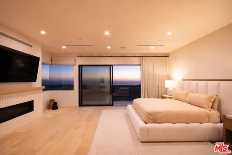$11,000,000 | 5811 Murphy Way, Malibu, CA 90265