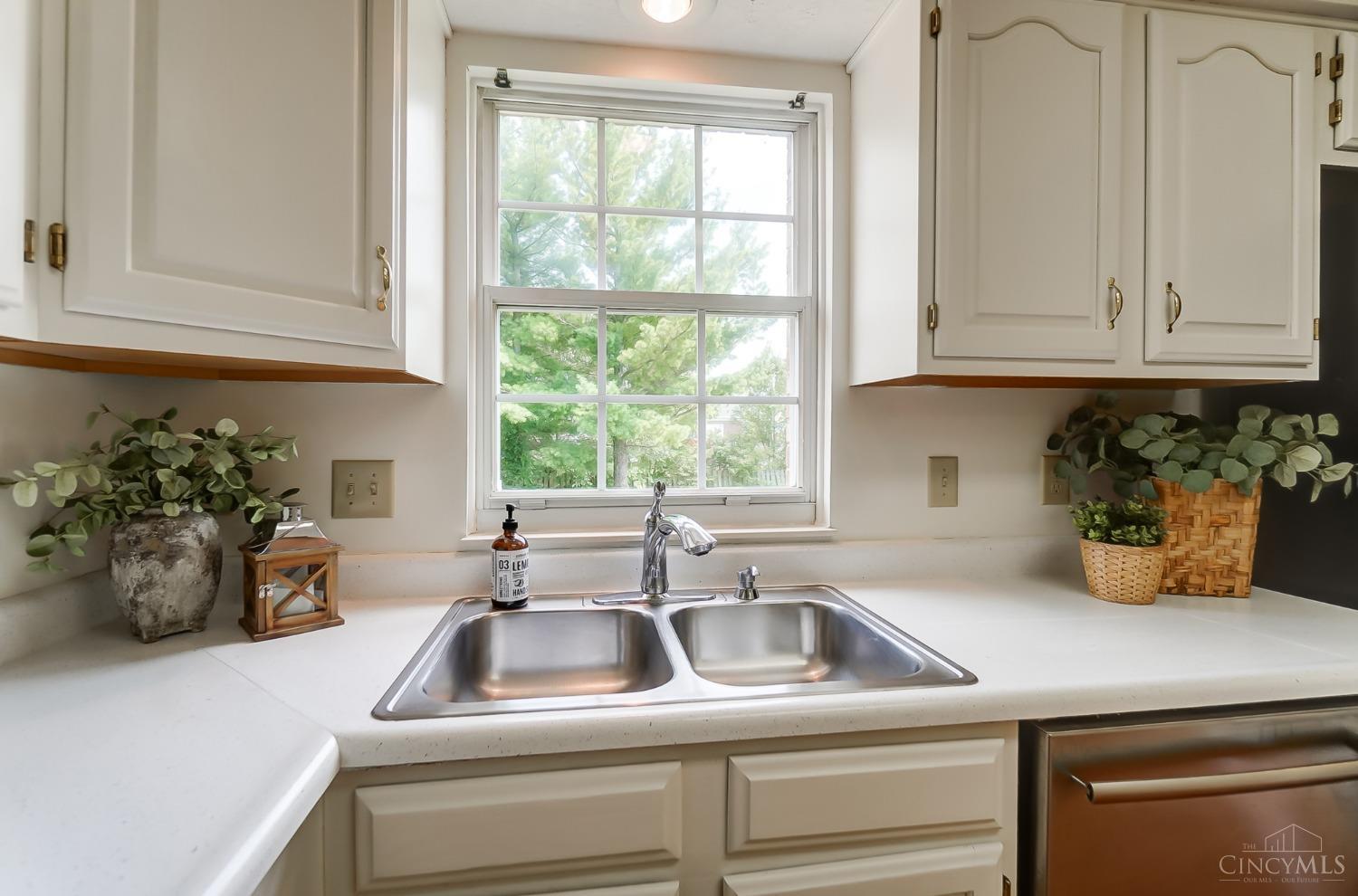 8852 Rambling Ridge Drive West Chester, OH 45069 - Photo 10 of 29 Gallery Image 10
