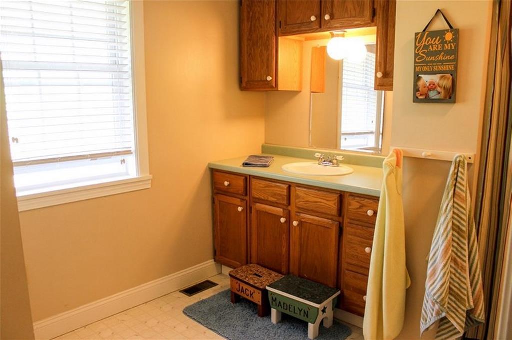 1490 N Road Mount Vernon, ME 04352 - Photo 23 of 35 Bathroom - upstairs