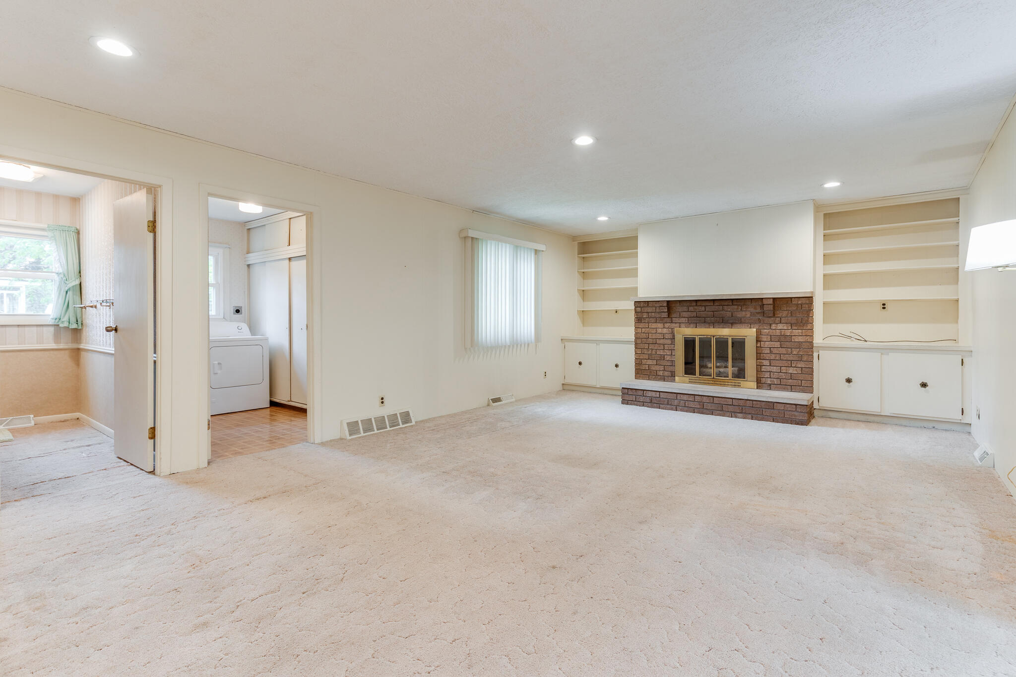 7535 Yorktown Road Lansing, MI 48917 - Photo 7 of 50 Living Room