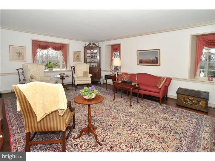 1571 Hampton Road Rydal, PA 19046 - Photo 4 of 25 Living Room