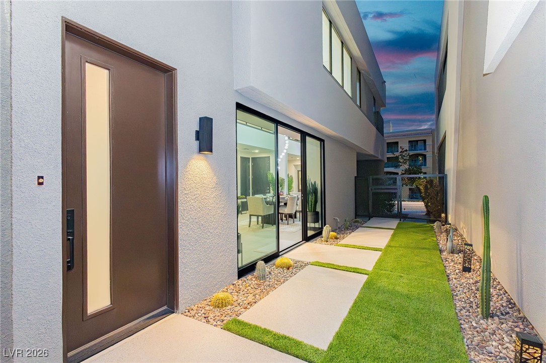 13 Promenade Isle Lane Henderson, NV 89011 - Photo 34 of 52 Front Courtyard