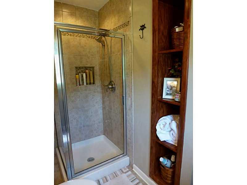15 Spring Run Road Greensburg, PA 15601 - Photo 12 of 25 Master Bath/Spa. Newer tiled shower in master bath