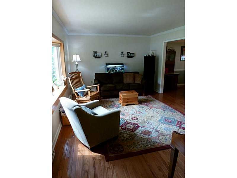 15 Spring Run Road Greensburg, PA 15601 - Photo 7 of 25 Living Room.