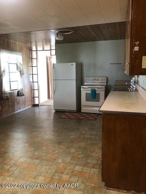 4214 Gables Street Amarillo, TX 79110 - Photo 3 of 17 IMG_6656
