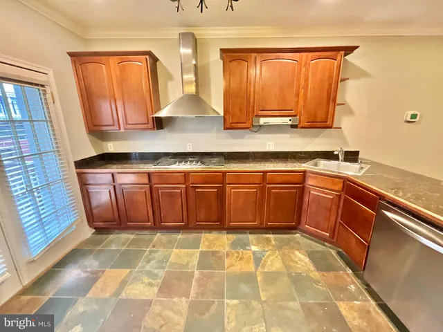 $2,600 | 132 South Potomac Street, Baltimore, MD 21224