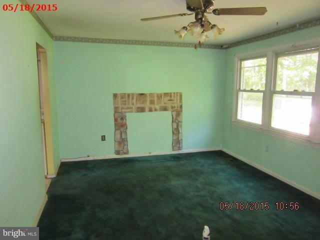 14306 Grandpere Road Brandywine, MD 20613 - Photo 3 of 5 Living Room