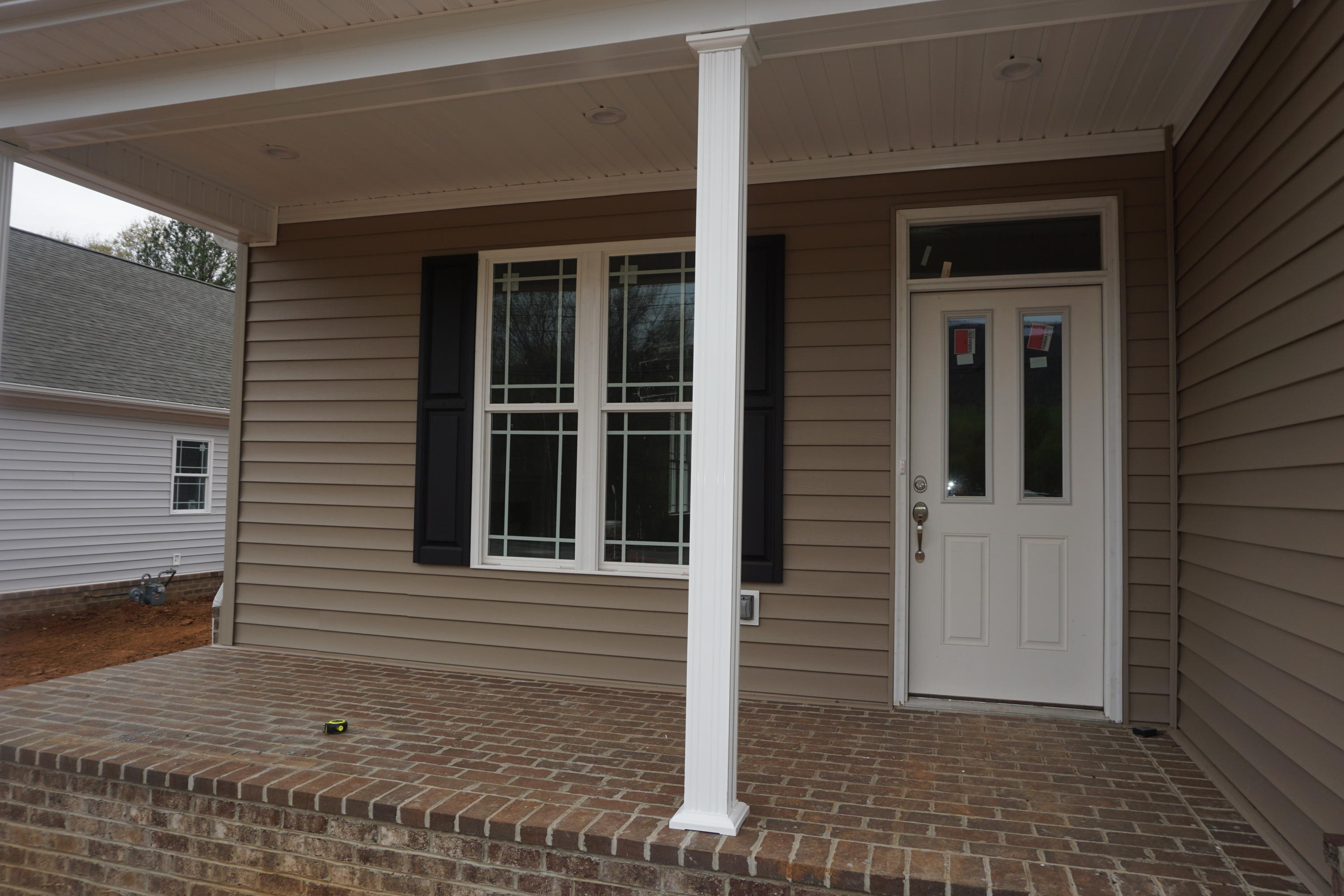 5574 Hollins Road Roanoke, VA 24019 - Photo 3 of 14 DSC01255