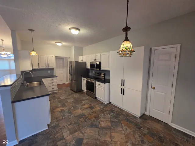 $1,925 | 6475 Glenwood Trace, Zionsville, IN 46077