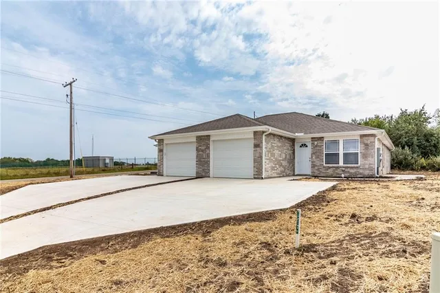 $399,900 | 1090 Pebblecreek Drive, Warrensburg, MO 64093