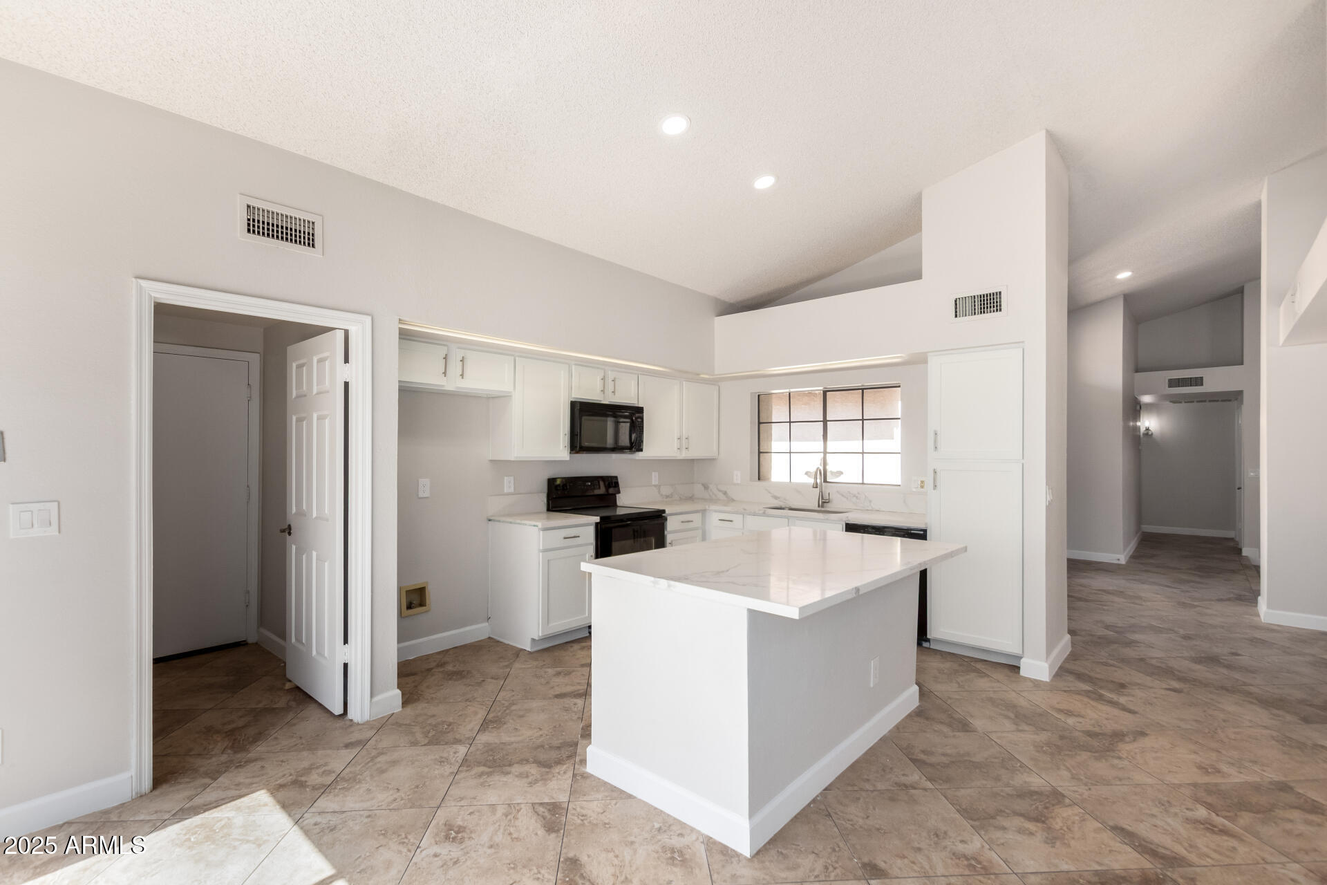 7825 West Bloomfield Road Peoria, AZ 85381 - Photo 13 of 35 13 - Bloomfield