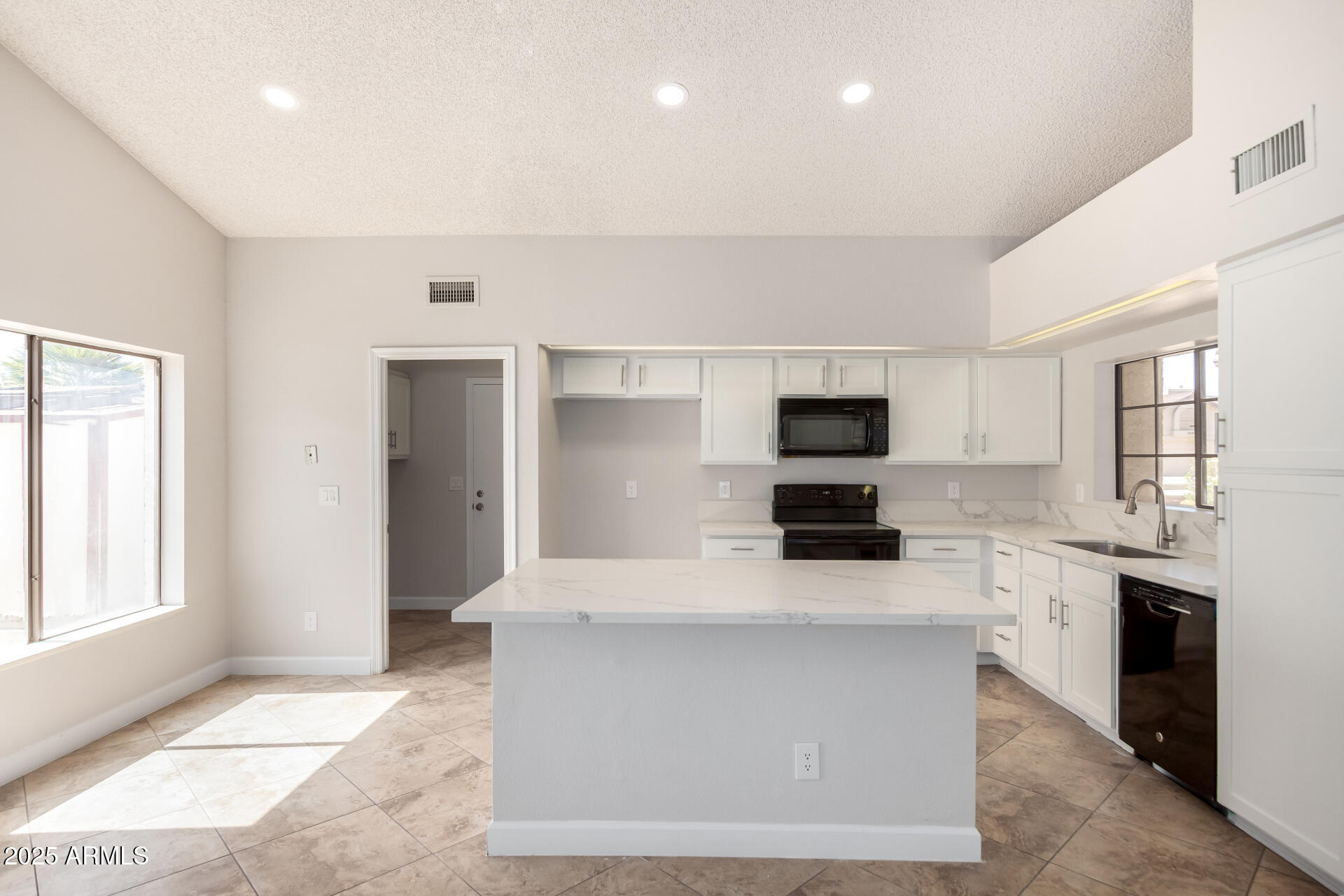 7825 West Bloomfield Road Peoria, AZ 85381 - Photo 14 of 35 14 - Bloomfield