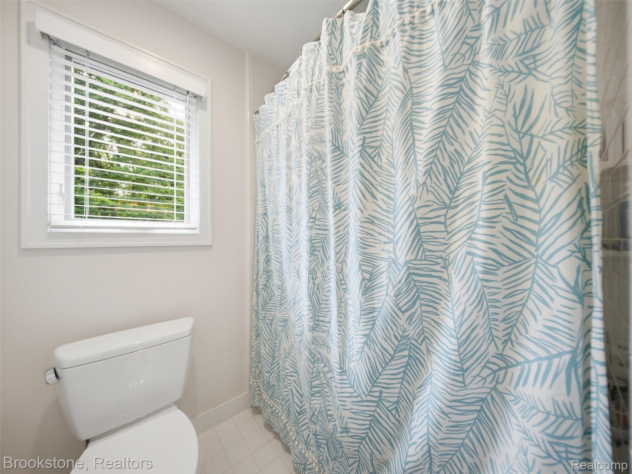 7655 Maple Ridge Court Clarkston, MI 48346 - Photo 37 of 64 075-DSC06607.jpg