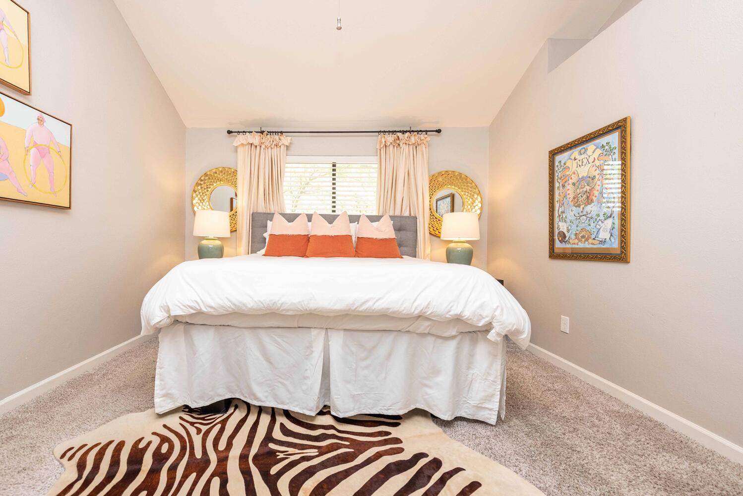 3403 Palomar Lane Austin, TX 78727 - Photo 20 of 33 Bedroom featuring vaulted ceiling and carpet