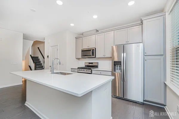 $3,700 | 307 Peyton Place, New Brunswick, NJ 08901