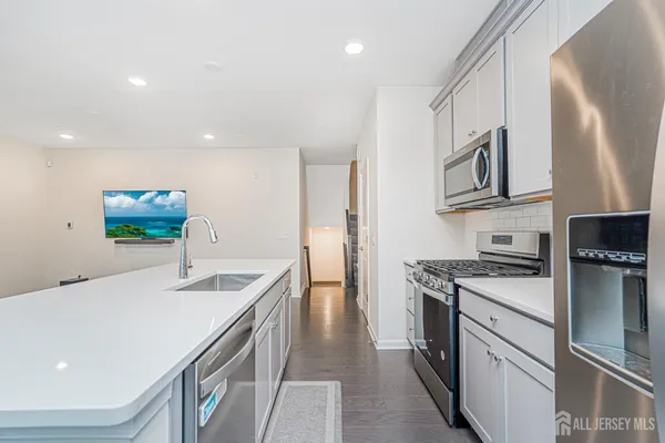 $3,700 | 307 Peyton Place, New Brunswick, NJ 08901
