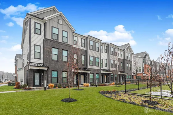$3,700 | 307 Peyton Place, New Brunswick, NJ 08901