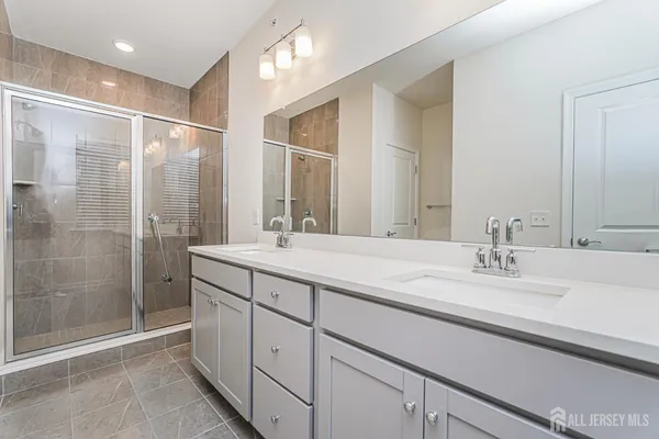 $3,700 | 307 Peyton Place, New Brunswick, NJ 08901