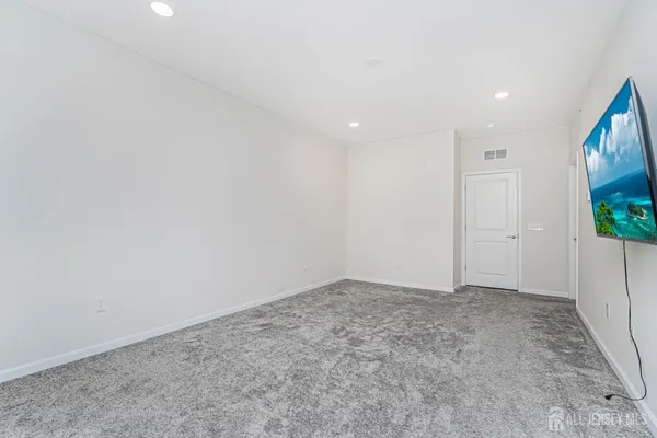 $3,700 | 307 Peyton Place, New Brunswick, NJ 08901