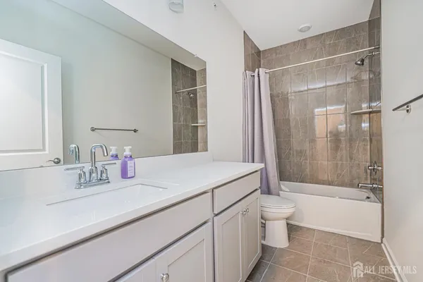 $3,700 | 307 Peyton Place, New Brunswick, NJ 08901