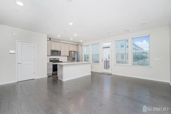 $3,700 | 307 Peyton Place, New Brunswick, NJ 08901