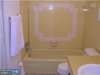 11990 Lockart Road Philadelphia, PA 19116 - Photo 10 of 12 Bathroom
