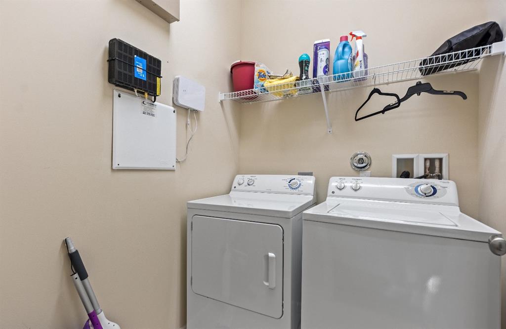 4025 Cascada Circle Hollywood, FL 33024 - Photo 18 of 19 a utility room with dryer and washer