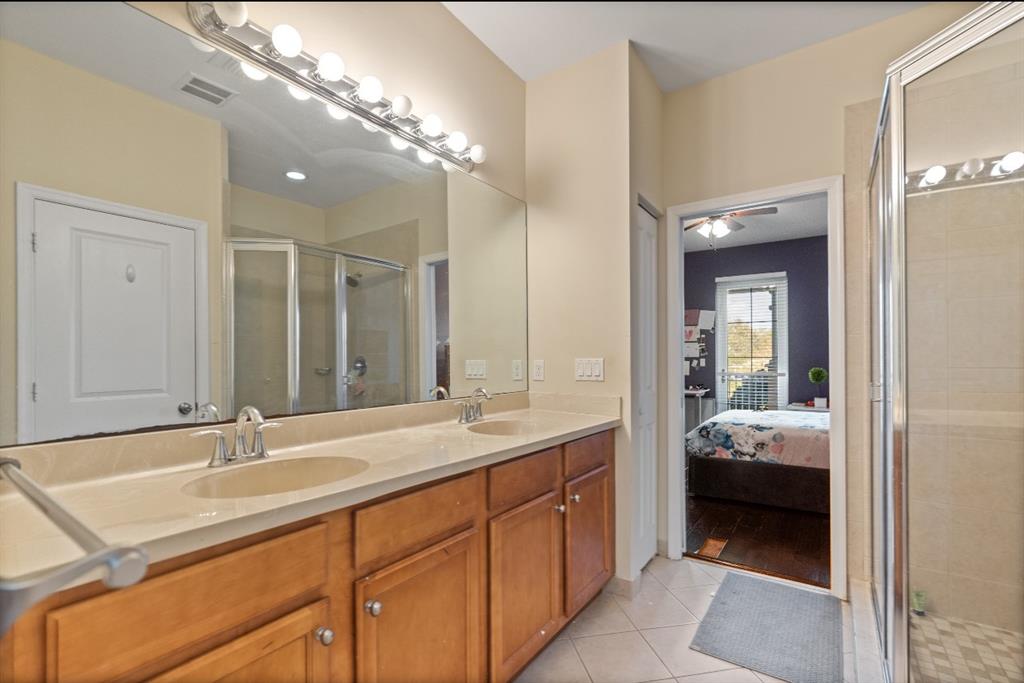 4025 Cascada Circle Hollywood, FL 33024 - Photo 10 of 19 a en suite bathroom with a sink double vanity and a mirror