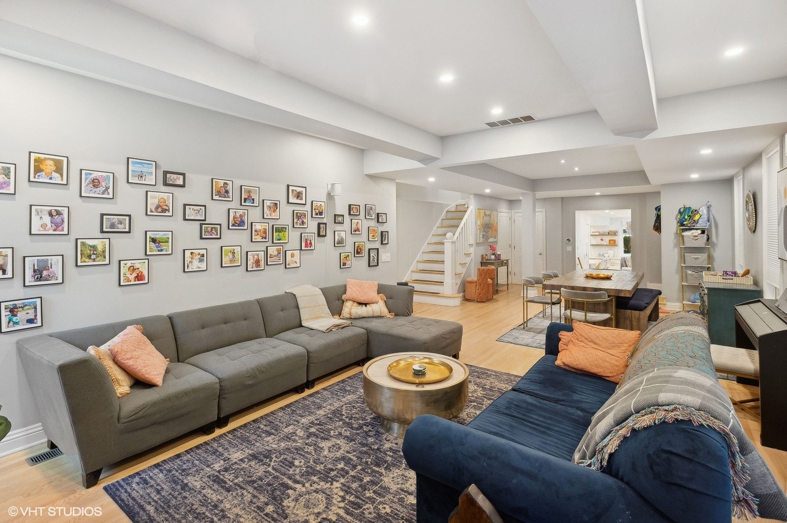 3838 North Wayne Avenue Chicago, IL 60613 - Photo 13 of 40 a living room with furniture and a rug