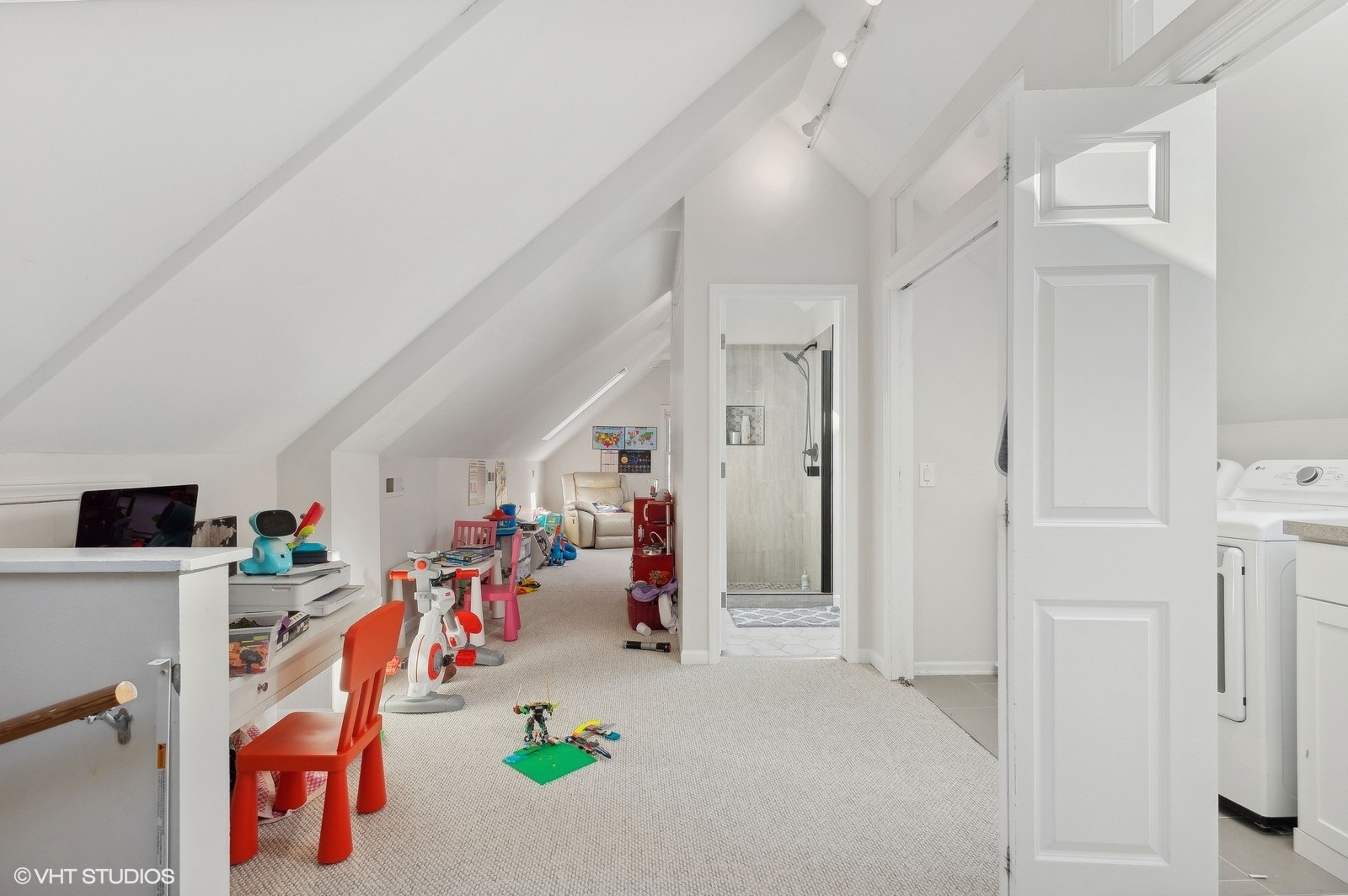 3838 North Wayne Avenue Chicago, IL 60613 - Photo 28 of 40 wooden floor & ceiling fan in a room
