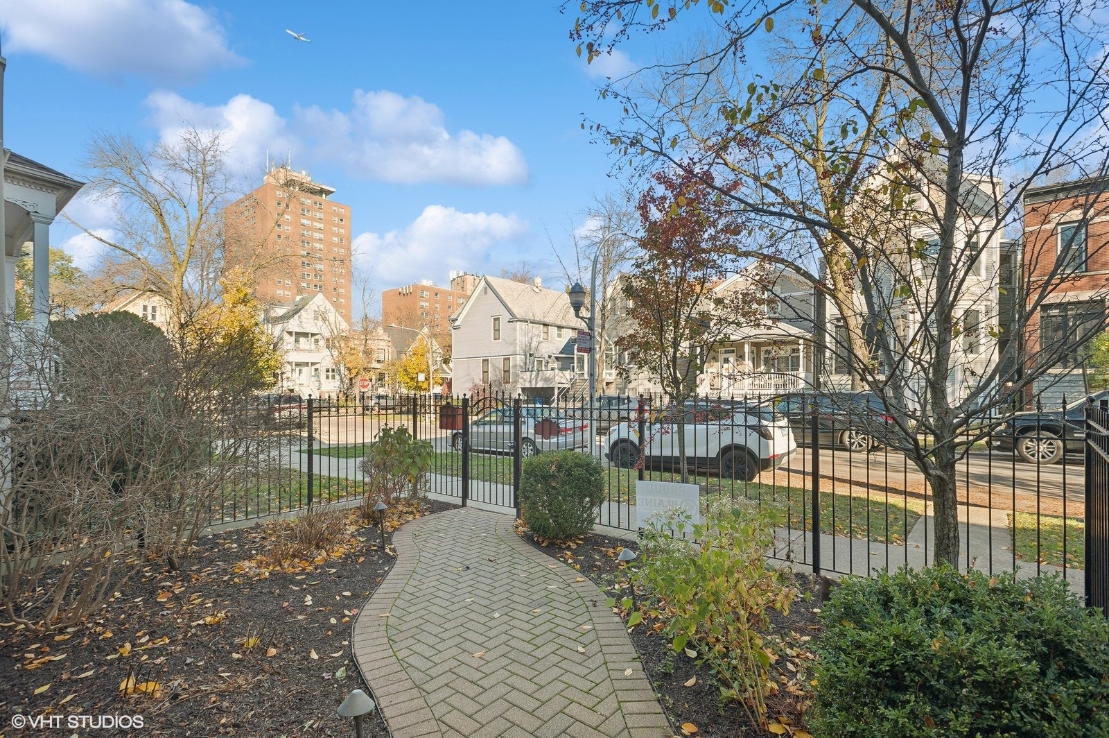 3838 North Wayne Avenue Chicago, IL 60613 - Photo 36 of 40 a view of a lake with a house