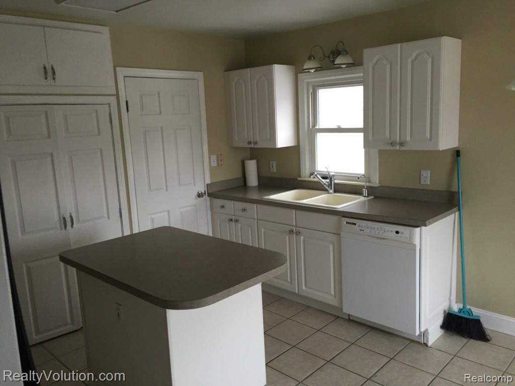 326 Davis Lake Road Lapeer, MI 48446 - Photo 3 of 15