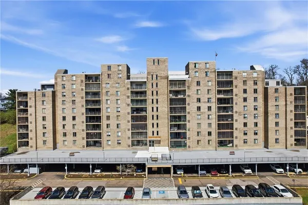 $194,900 | 2160 Greentree Road, Unit 705W, Pittsburgh, PA 15220