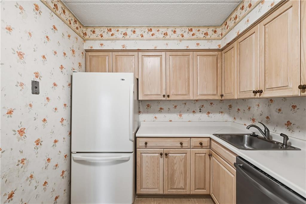 2160 Greentree Road, Unit 705W Pittsburgh, PA 15220 - Photo 12 of 30