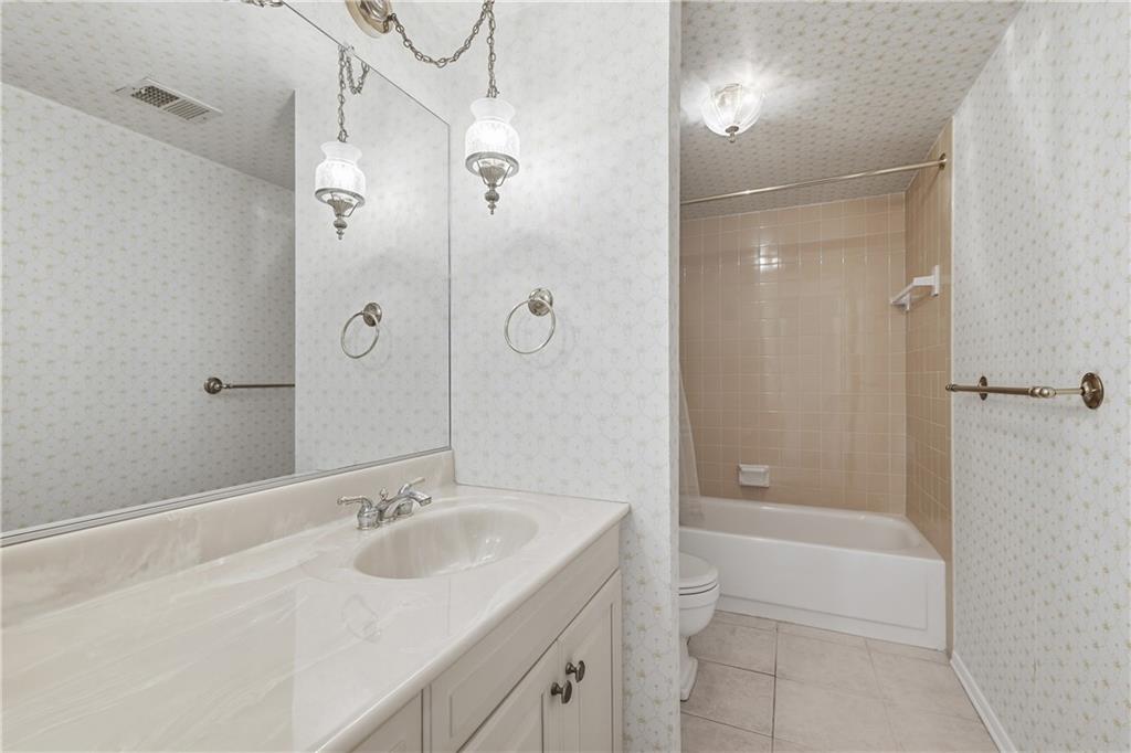 2160 Greentree Road, Unit 705W Pittsburgh, PA 15220 - Photo 14 of 30