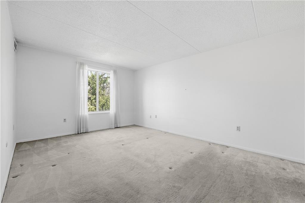 2160 Greentree Road, Unit 705W Pittsburgh, PA 15220 - Photo 19 of 32 an empty room with windows