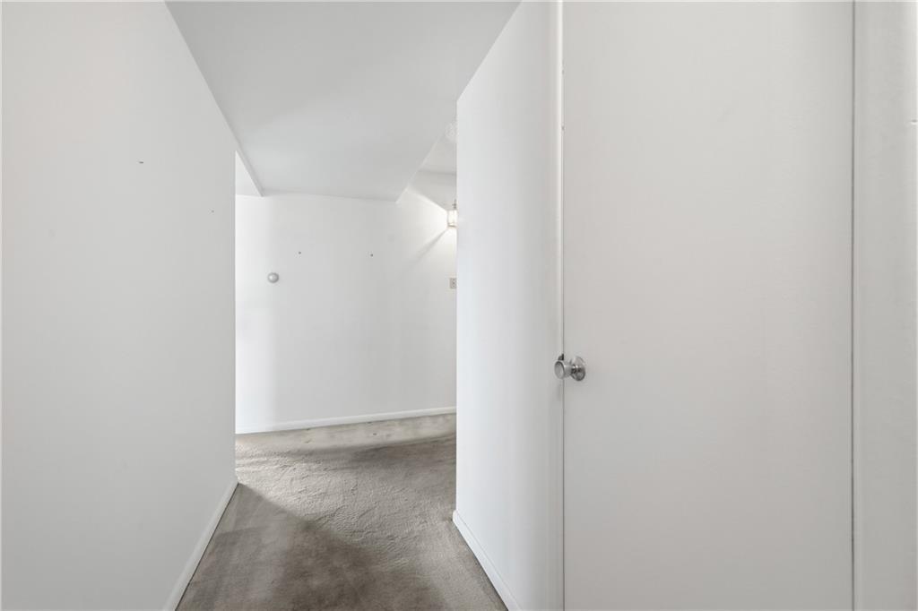2160 Greentree Road, Unit 705W Pittsburgh, PA 15220 - Photo 3 of 32 a view of a hallway