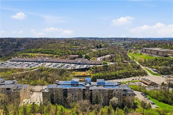 $189,900 | 2160 Greentree Road, Unit 705W, Pittsburgh, PA 15220