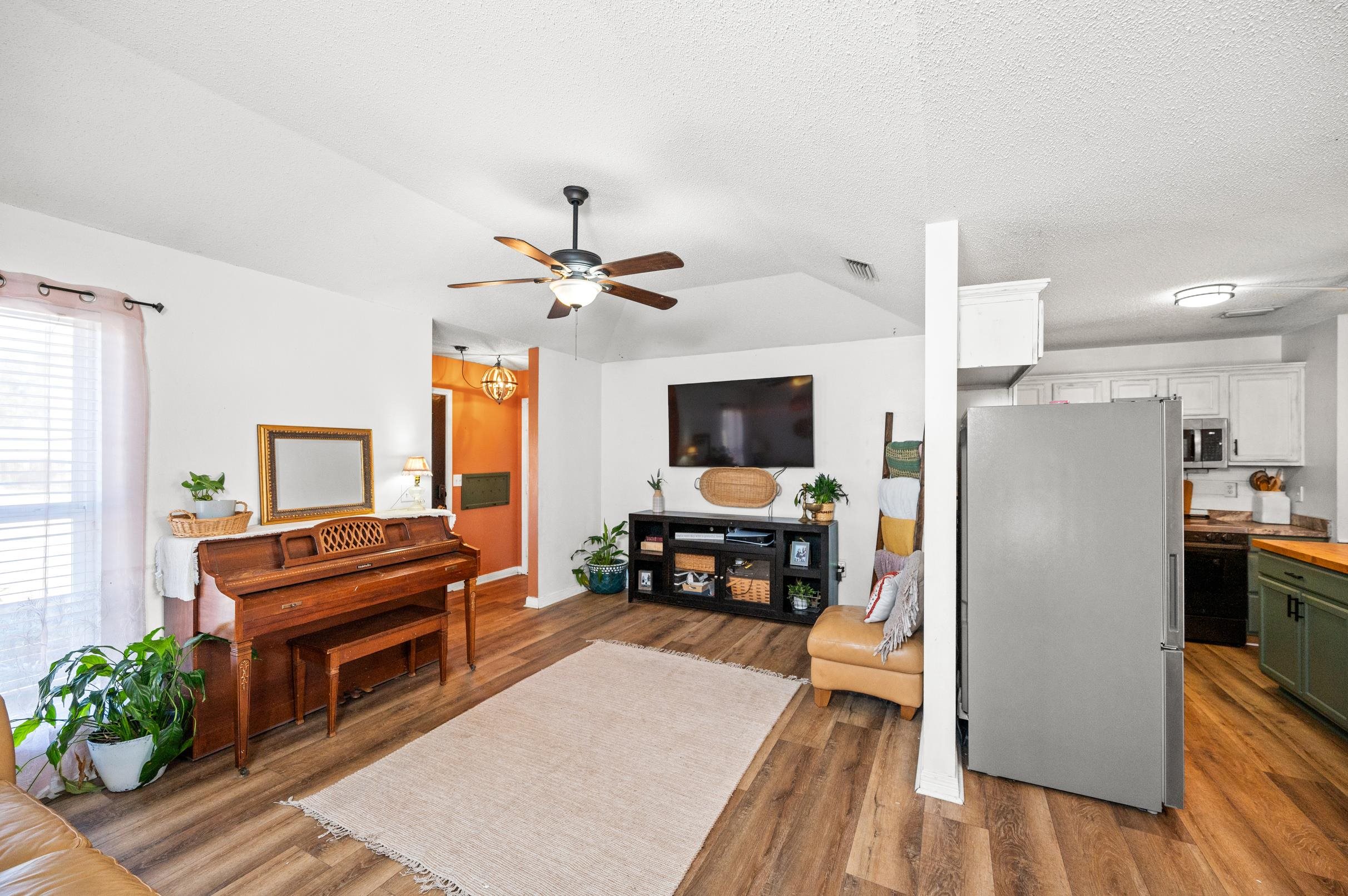1603 Abbey Loop Foley, AL 36535 - Photo 6 of 35 Living Room