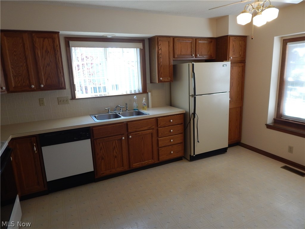 2182 Abbey Road Akron, OH 44312 - Photo 4 of 20