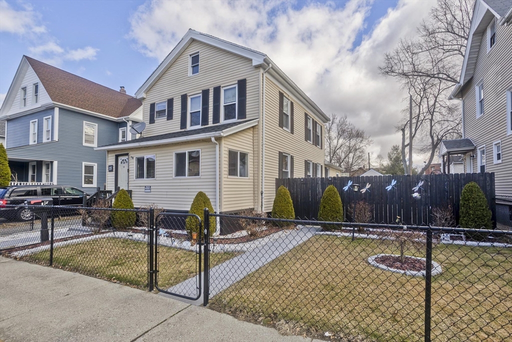 15 Florida Street Springfield, MA 01109 - Photo 3 of 38