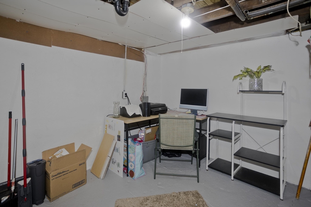 15 Florida Street Springfield, MA 01109 - Photo 34 of 38